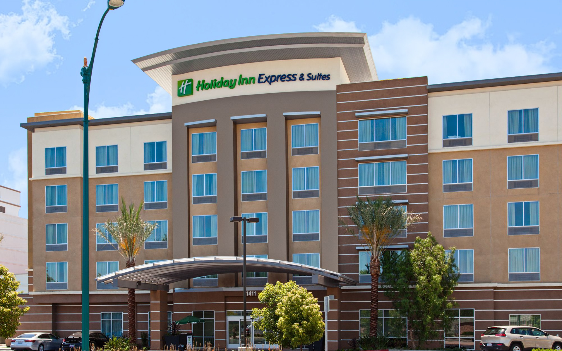 Holiday Inn Express Suites Entrance