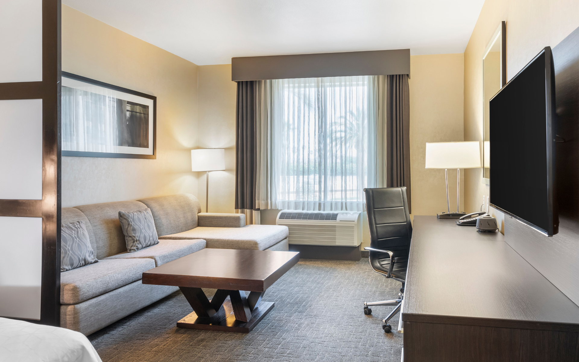 Holiday Inn Express Suites - Grande Queen Suite
